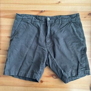 Morse Short in Dark Charcoal Linen